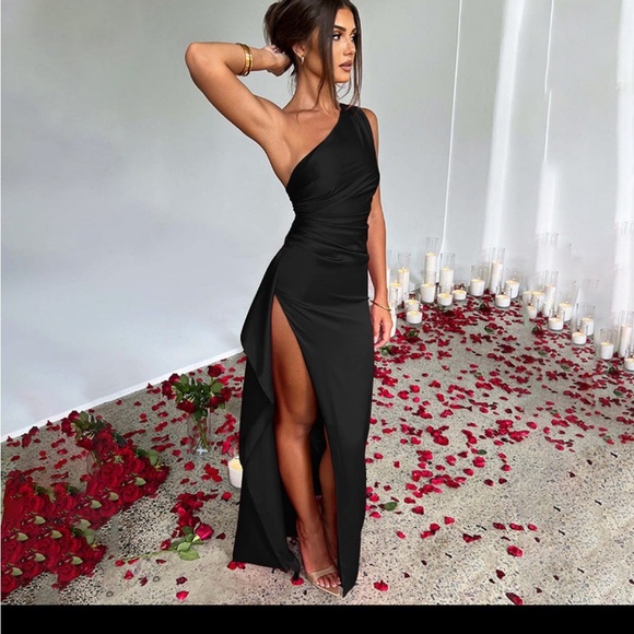 🆕 Sexy One-shoulder Backless Slit Dress - Picture 1 of 2